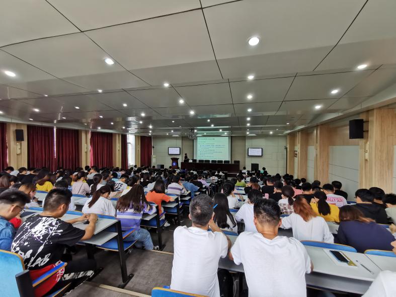 1587120722541192.jpg 报告现场.jpg